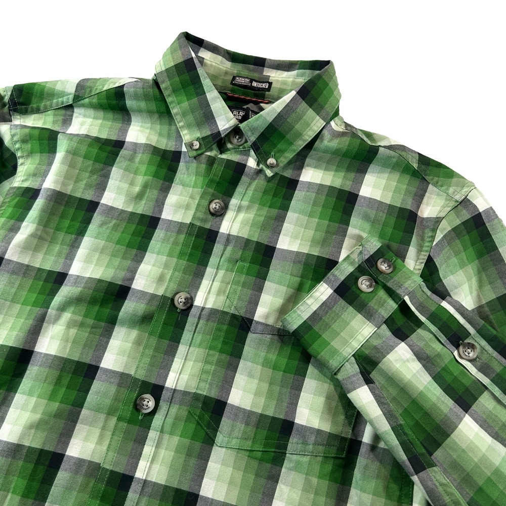 Alaskan Hardgear Button Down Mens Medium Green Plaid Untucked Standard Fit Shirt